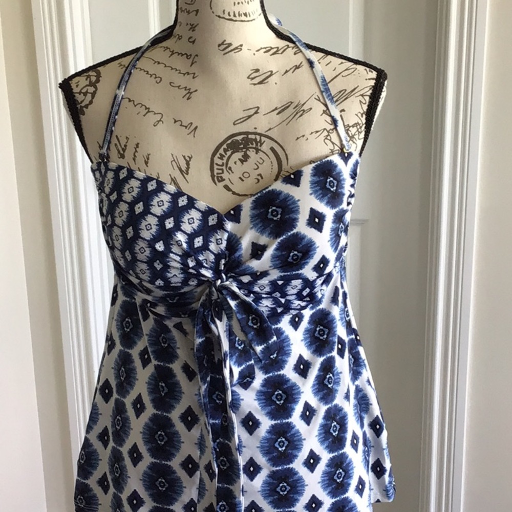 Skye swimwear  Blue &White geometric pattern Tie Front & back Tankini Top Sz L